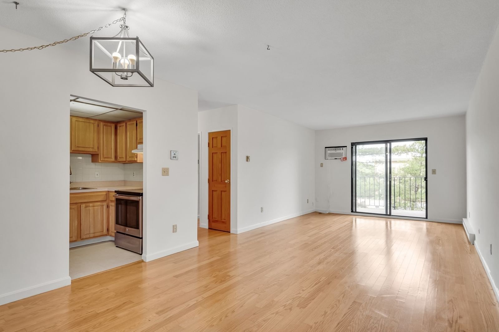 2353 Massachusetts #31 Cambridge — Photo 3 of 28