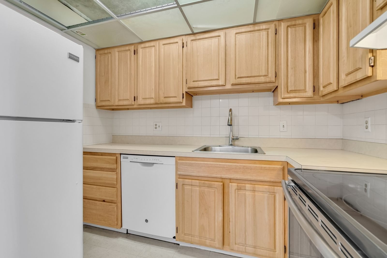 2353 Massachusetts #31 Cambridge — Photo 9 of 28