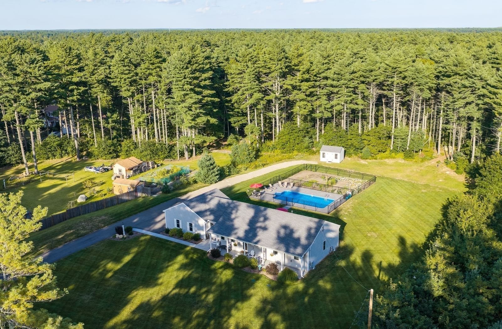 88 Beach Street Middleboro — Photo 4 of 24