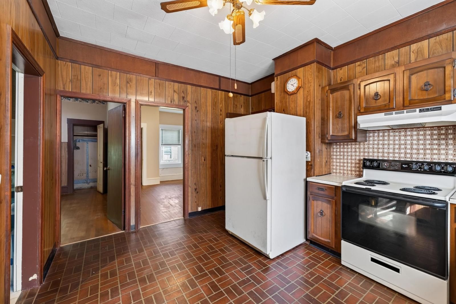 578 Valentine St Fall River — Photo 15 of 32