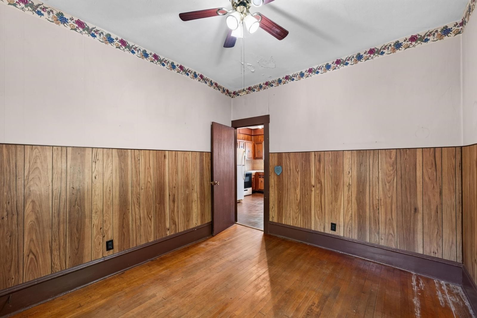 578 Valentine St Fall River — Photo 19 of 32