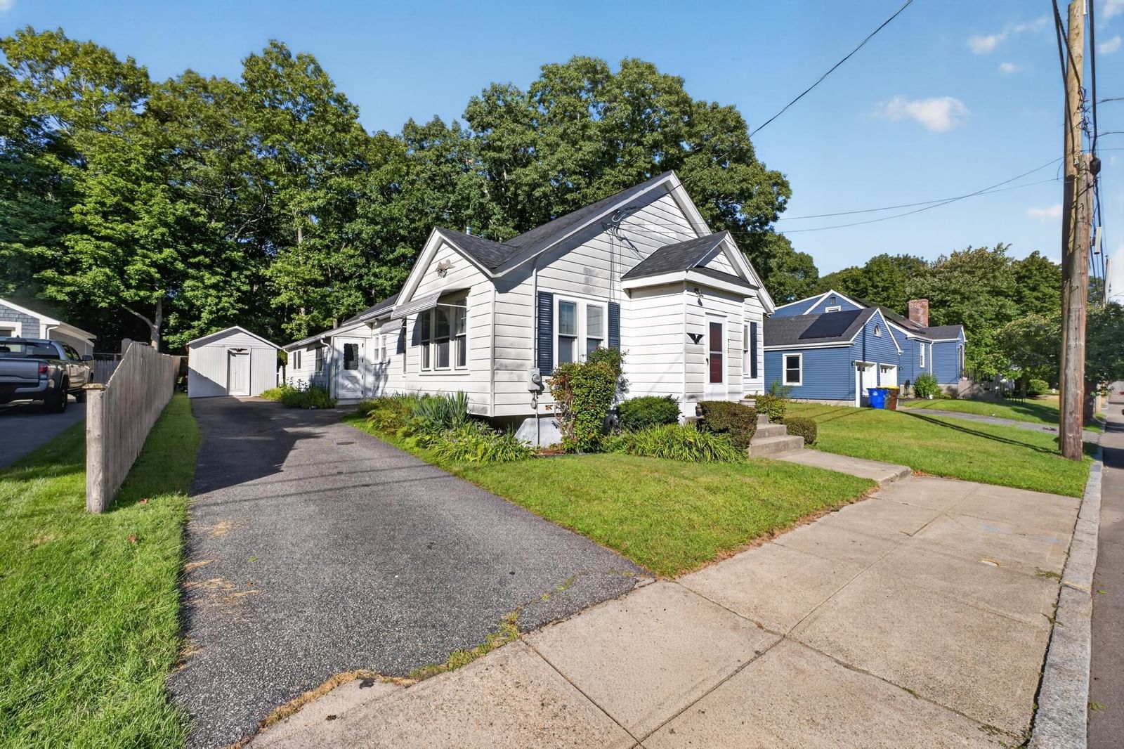 578 Valentine St Fall River — Photo 5 of 32
