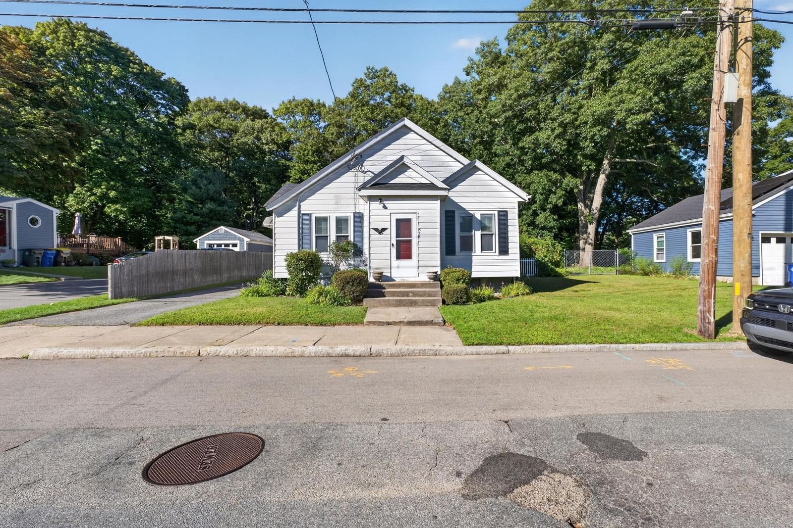 578 Valentine St Fall River — Photo 6 of 32
