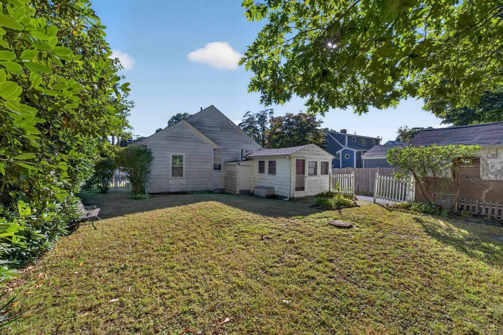 578 Valentine St Fall River — Photo 8 of 32