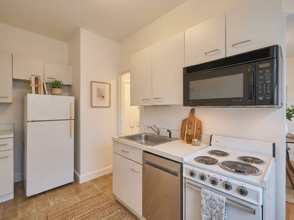 1677 Commonwealth Ave #12 Boston — Photo 12 of 16