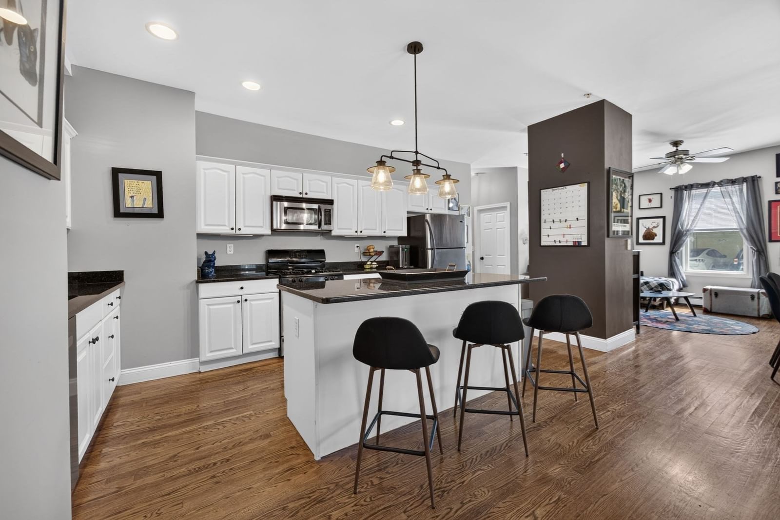 131 Derby St #1R Salem — Photo 2 of 41