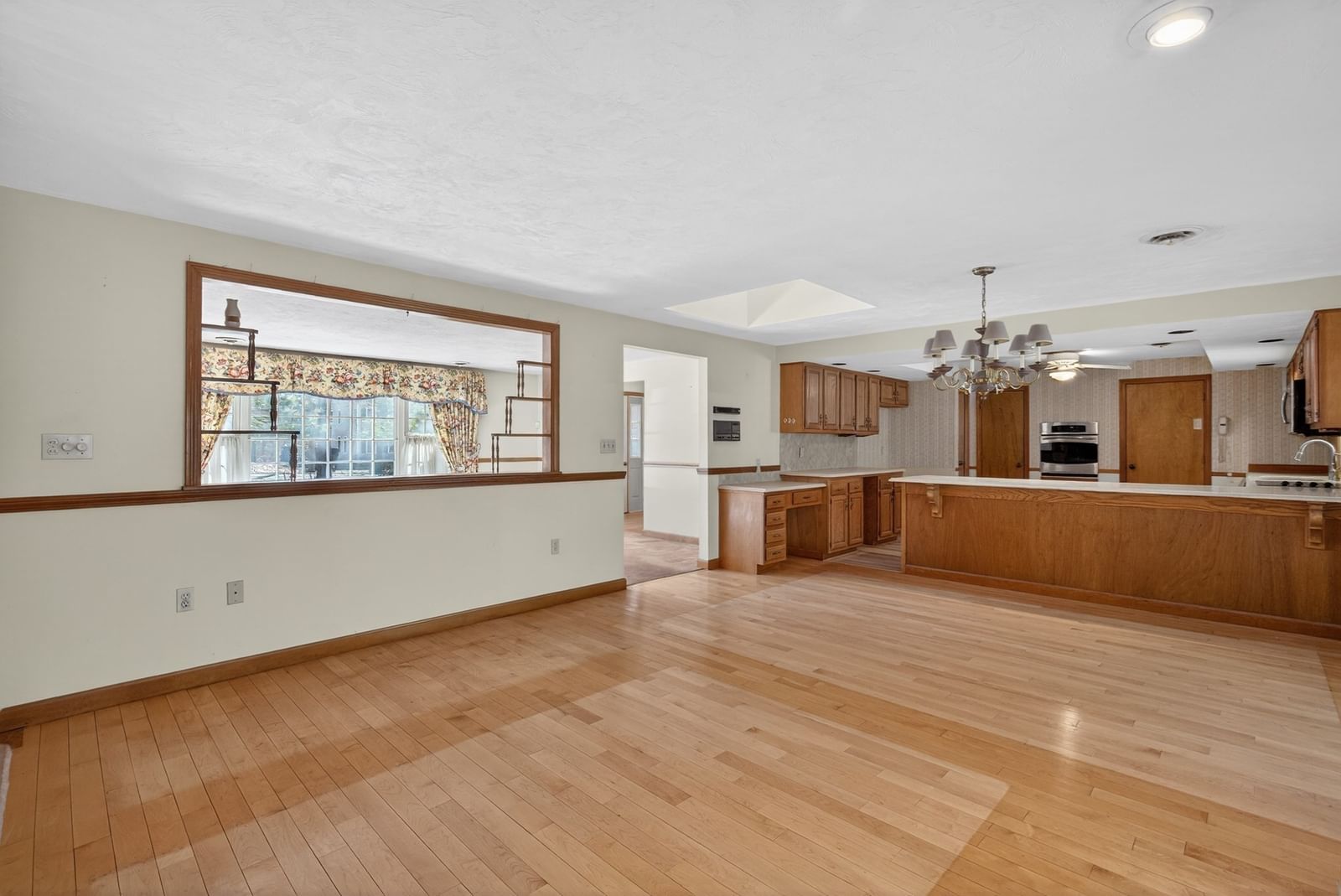 532 Hill St Raynham — Photo 8 of 31
