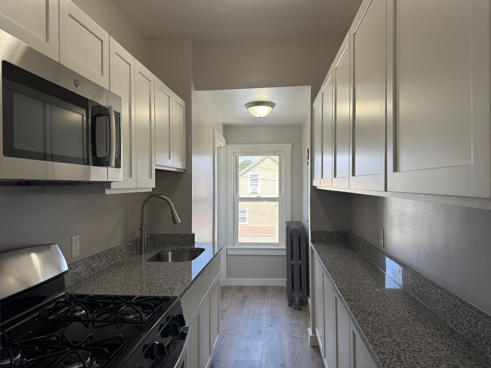 515 Rivet St New Bedford — Photo 10 of 21
