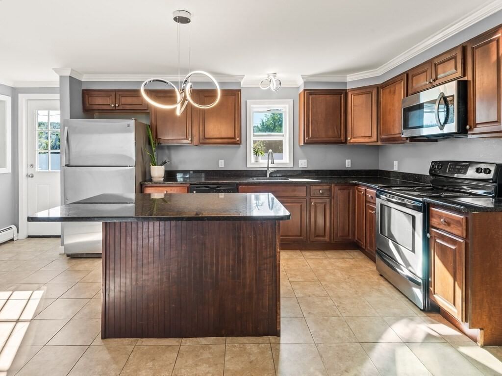 Property at 23 Snell St, Sturbridge, MA 01518