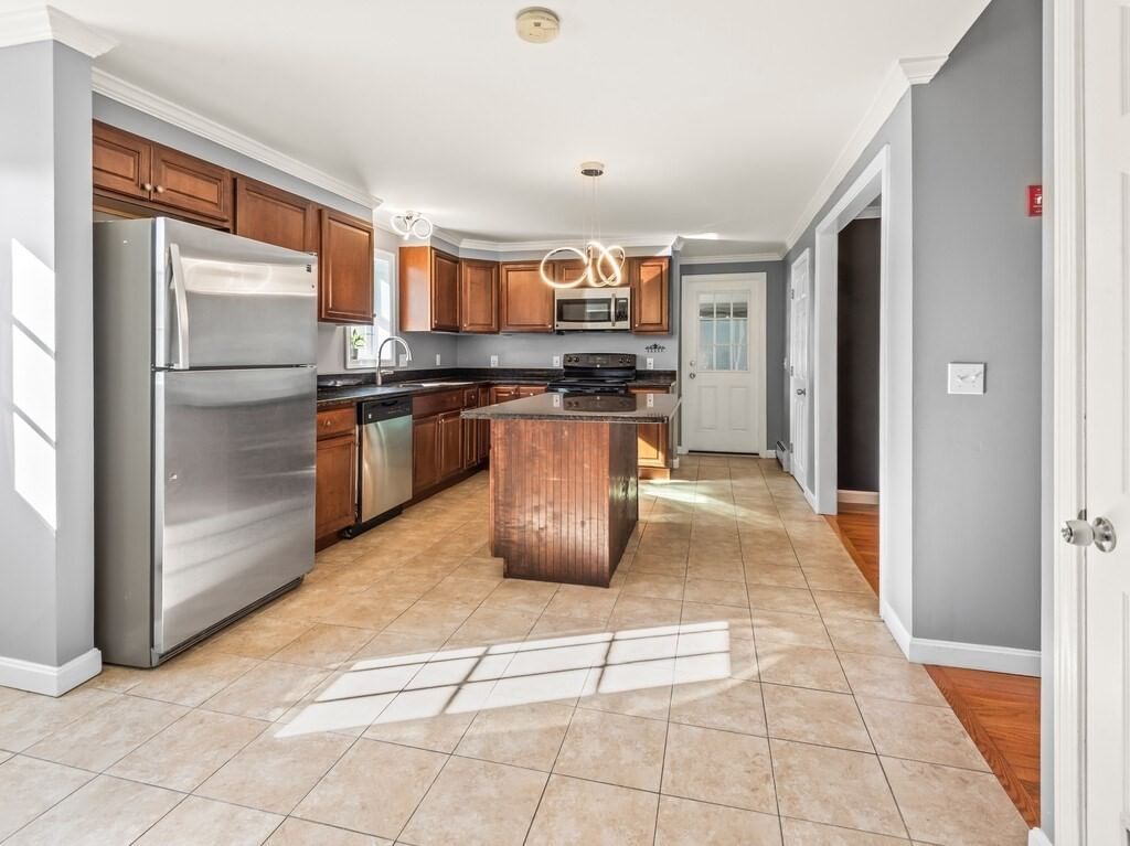 23 Snell St Sturbridge — Photo 9 of 40