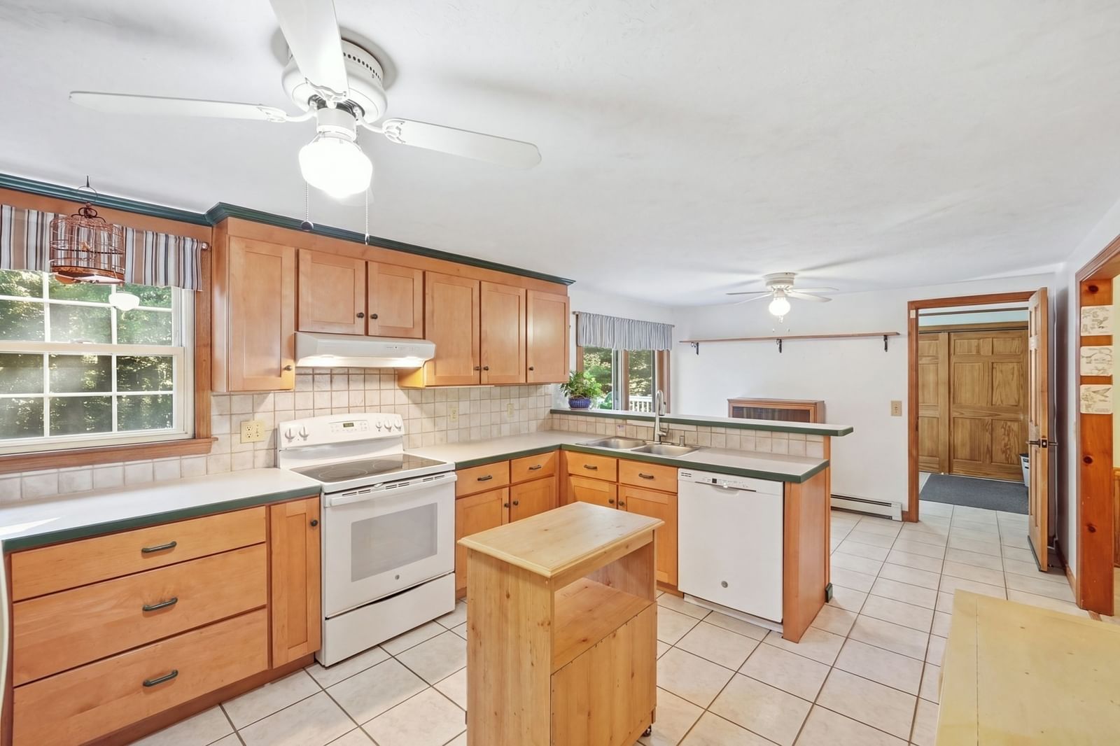 8 Glenmere Rd Charlton — Photo 3 of 29