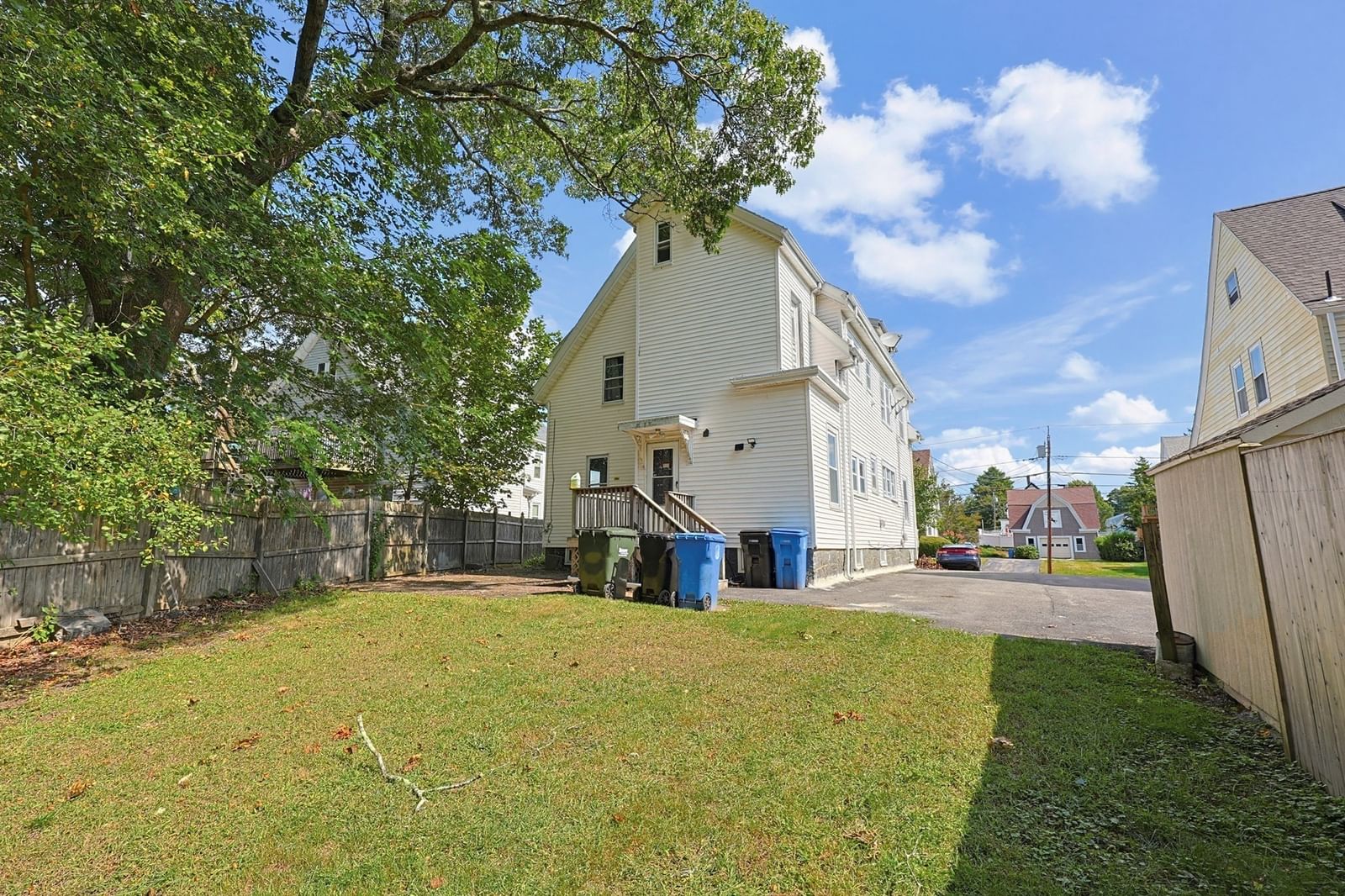 23 Fullerton Ave Whitman — Photo 4 of 42