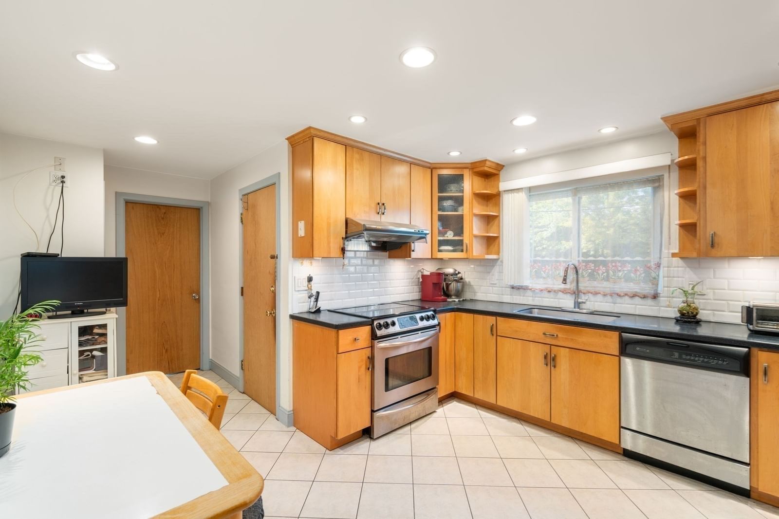 35 Farquhar Rd Newton — Photo 6 of 16