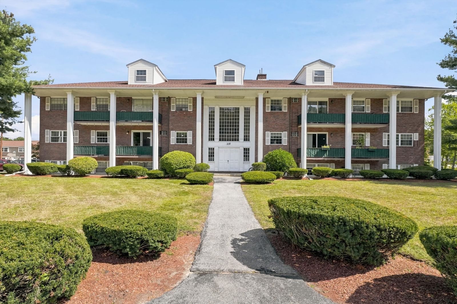 237 N Main St