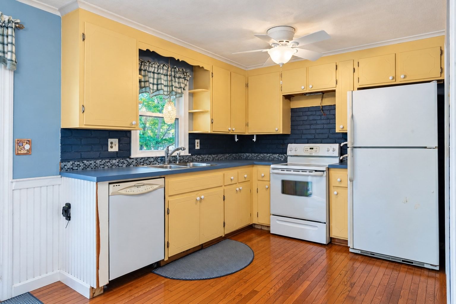 5 Glenwood Cir Attleboro — Photo 2 of 36