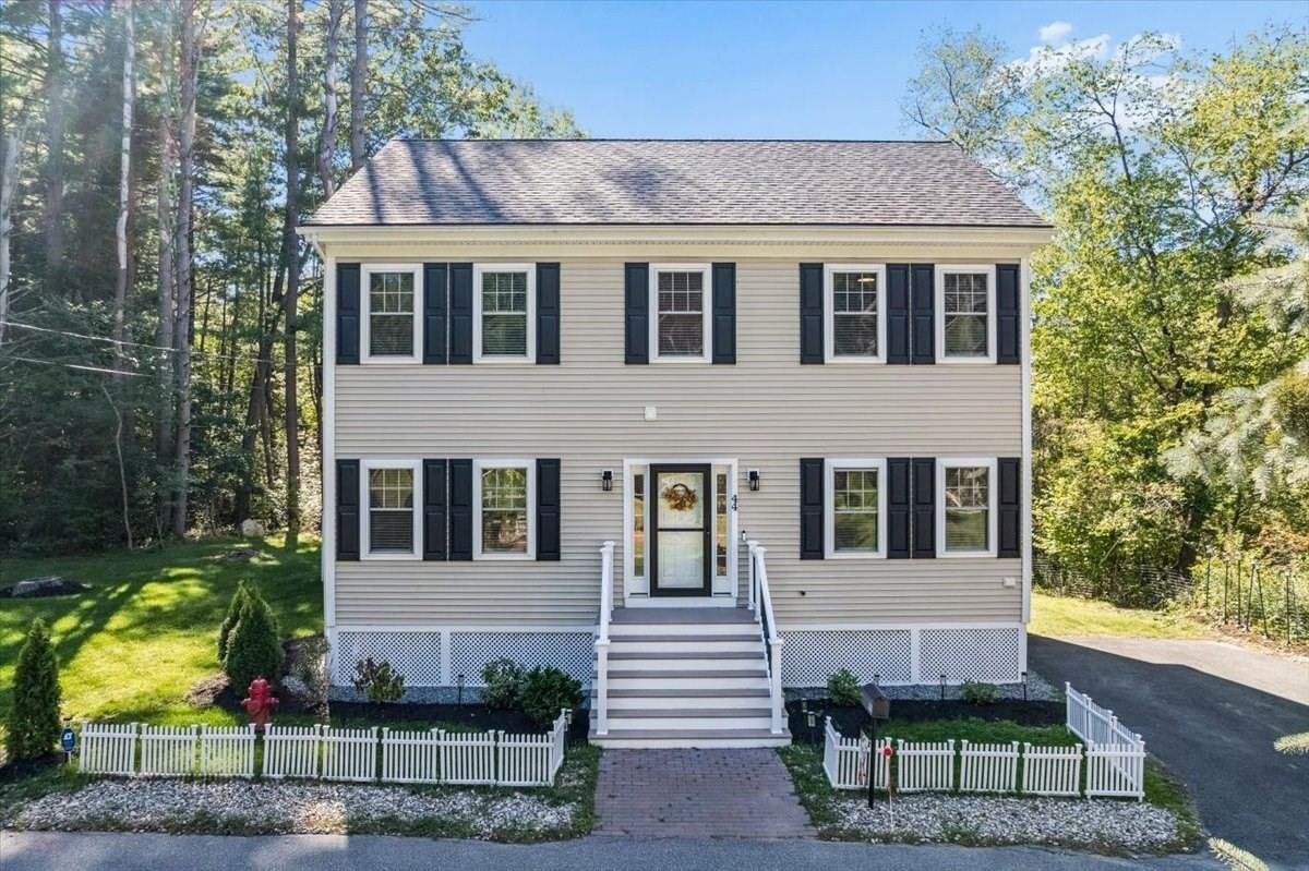 44 California Tewksbury — Photo 1 of 40