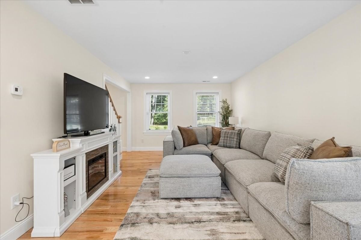 44 California Tewksbury — Photo 17 of 40