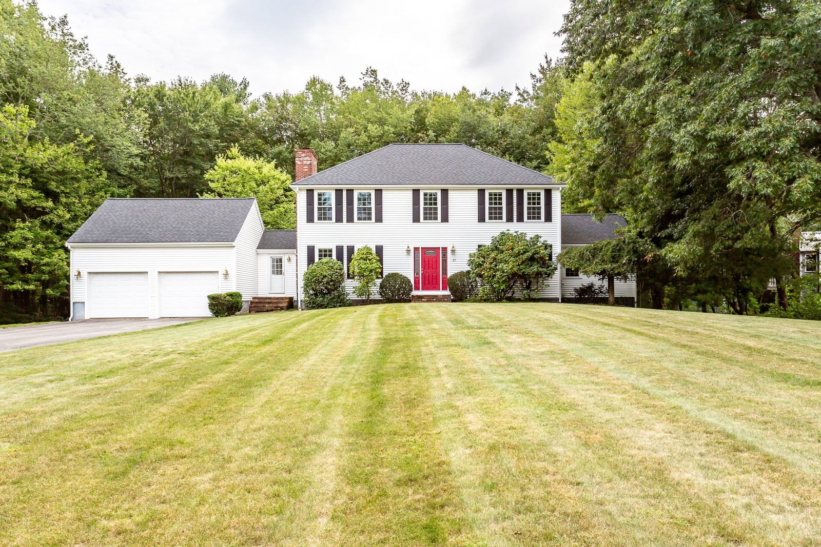 Property at 27 Gretchen Way, Raynham, MA 02767