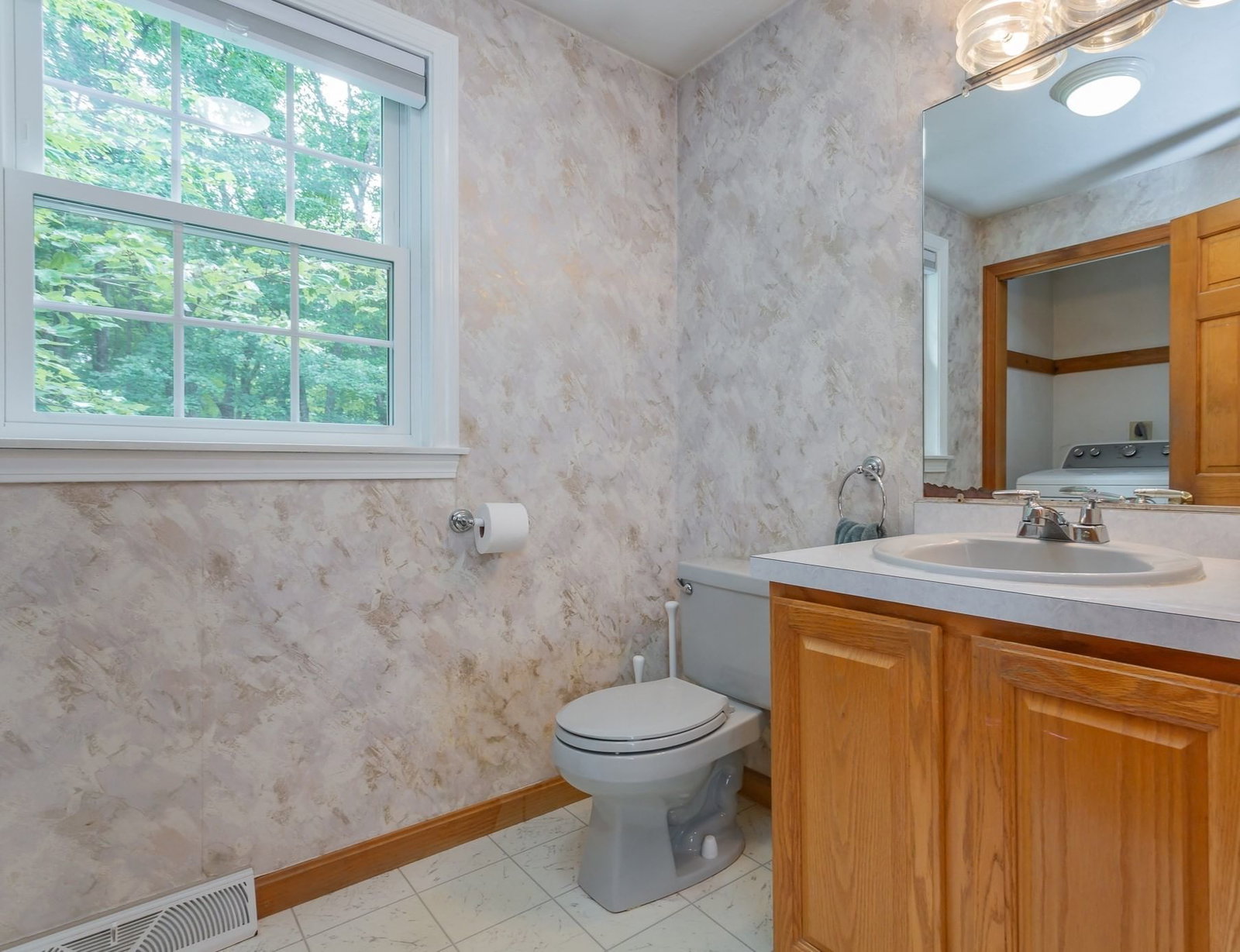 27 Gretchen Way Raynham — Photo 11 of 40