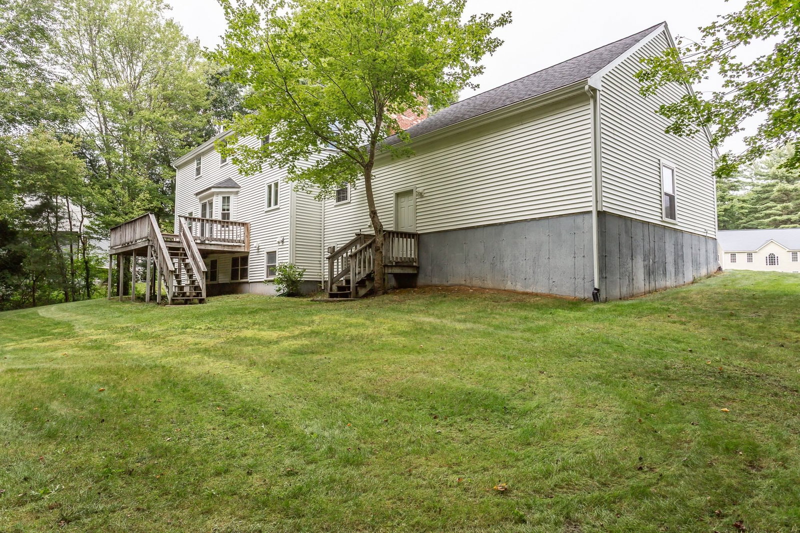 27 Gretchen Way Raynham — Photo 3 of 40