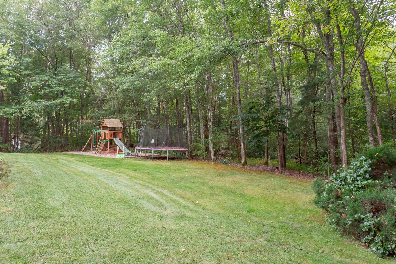 27 Gretchen Way Raynham — Photo 4 of 40