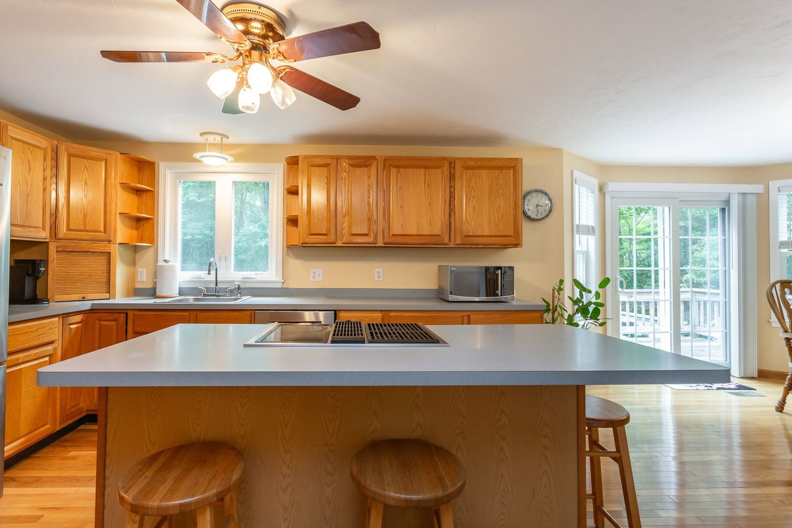 27 Gretchen Way Raynham — Photo 6 of 40