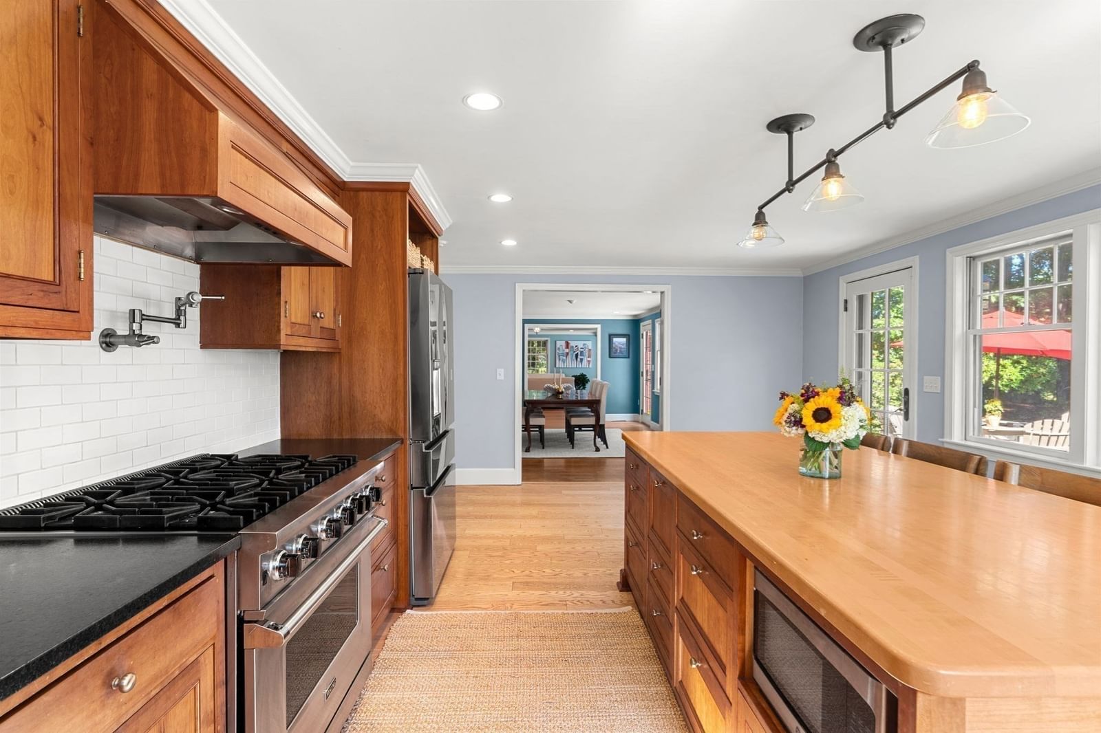 Listing Image 9