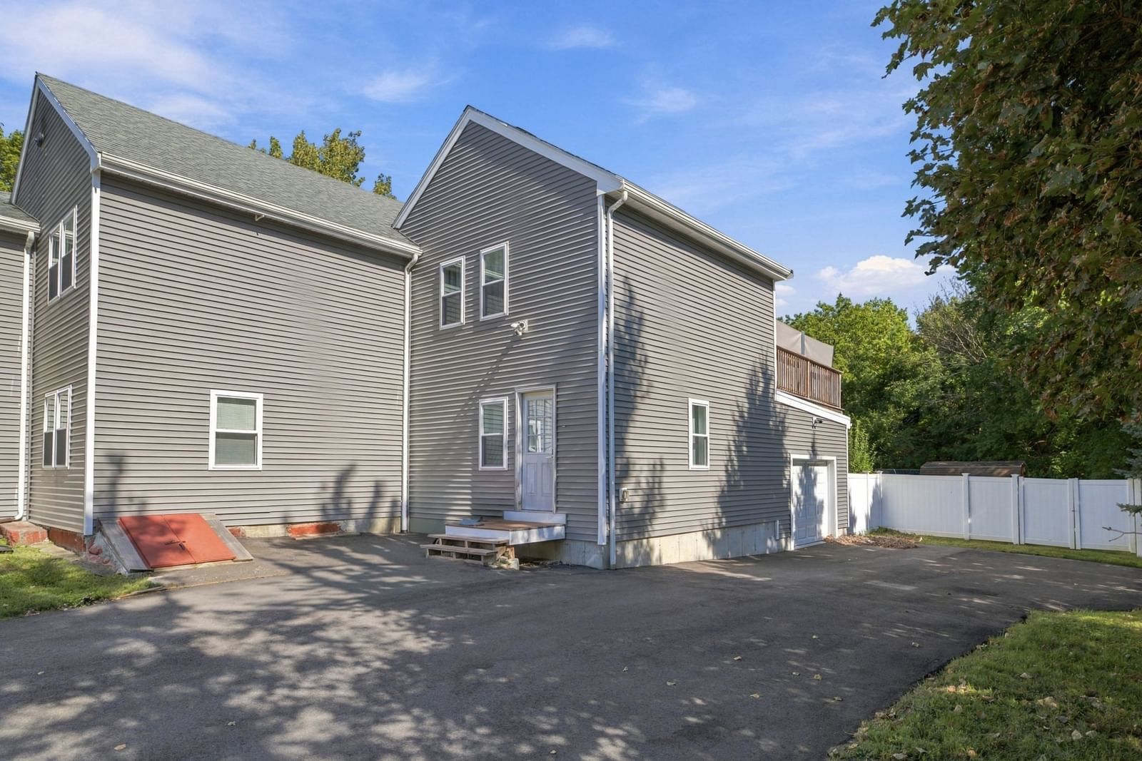 463 Pleasant Street East Bridgewater — Photo 3 of 36