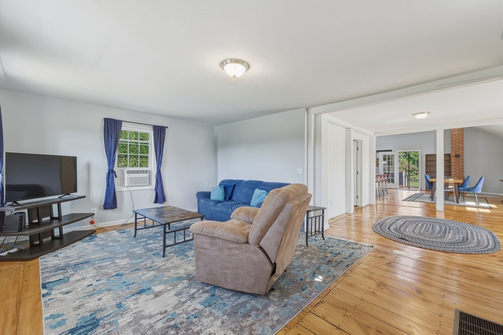 121 S. Washington Street Belchertown — Photo 18 of 42