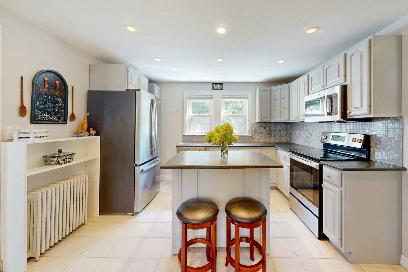 3 Remsen Ave Medfield — Photo 3 of 34