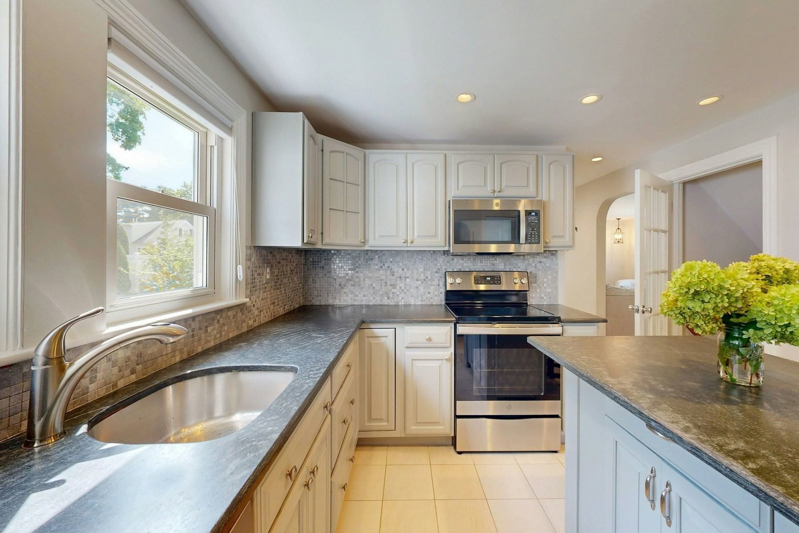 3 Remsen Ave Medfield — Photo 4 of 34