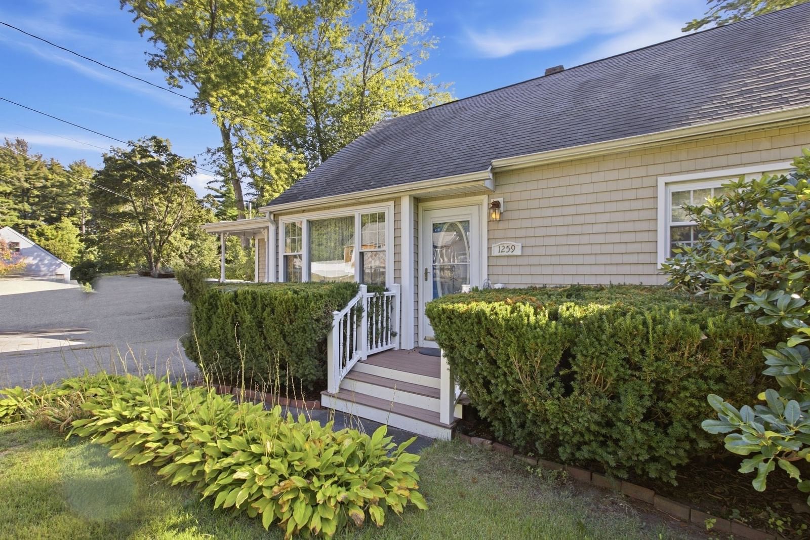 1259 Shawsheen St Tewksbury — Photo 2 of 42