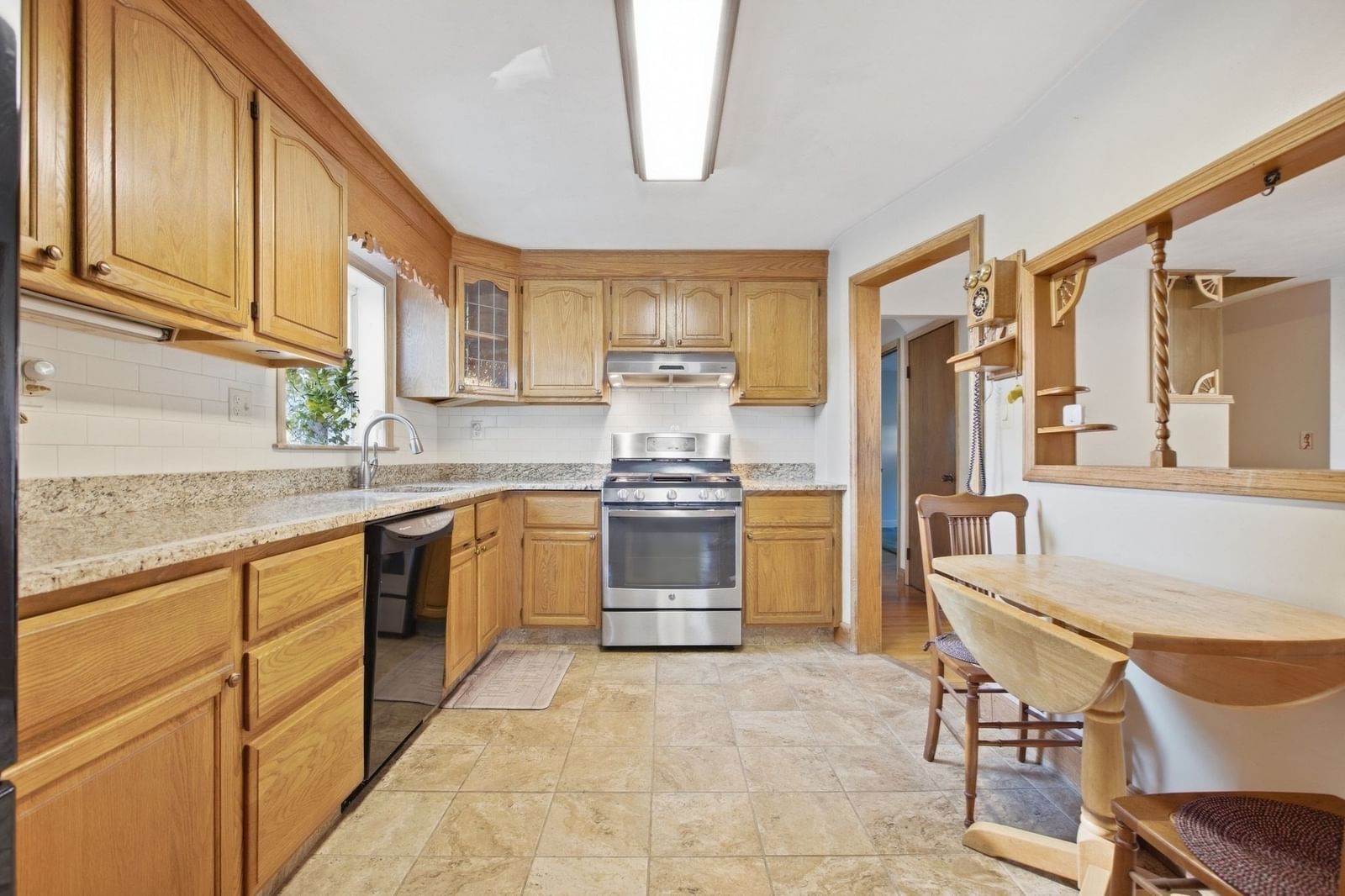 1259 Shawsheen St Tewksbury — Photo 9 of 42