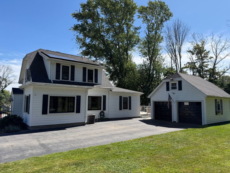 233 Gifford Ave