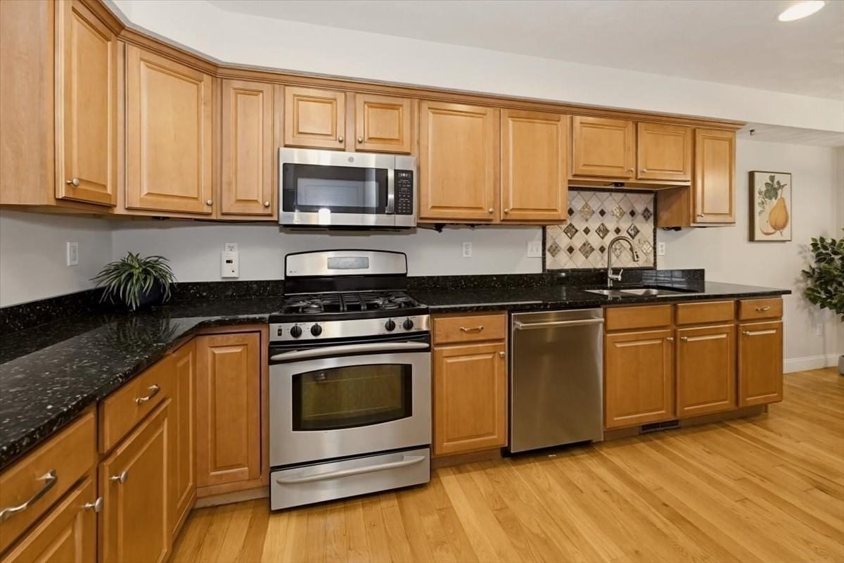 10 Charnstaff Lane #202 Billerica — Photo 8 of 42