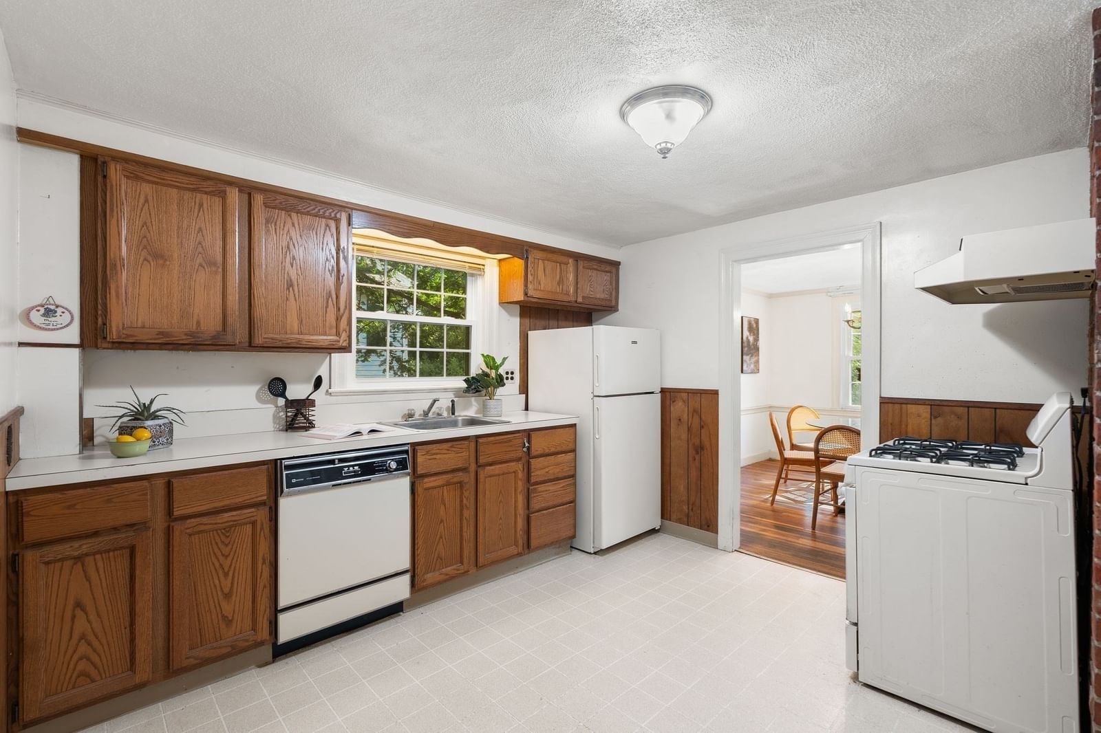 51 Iroquois Road Arlington — Photo 15 of 34