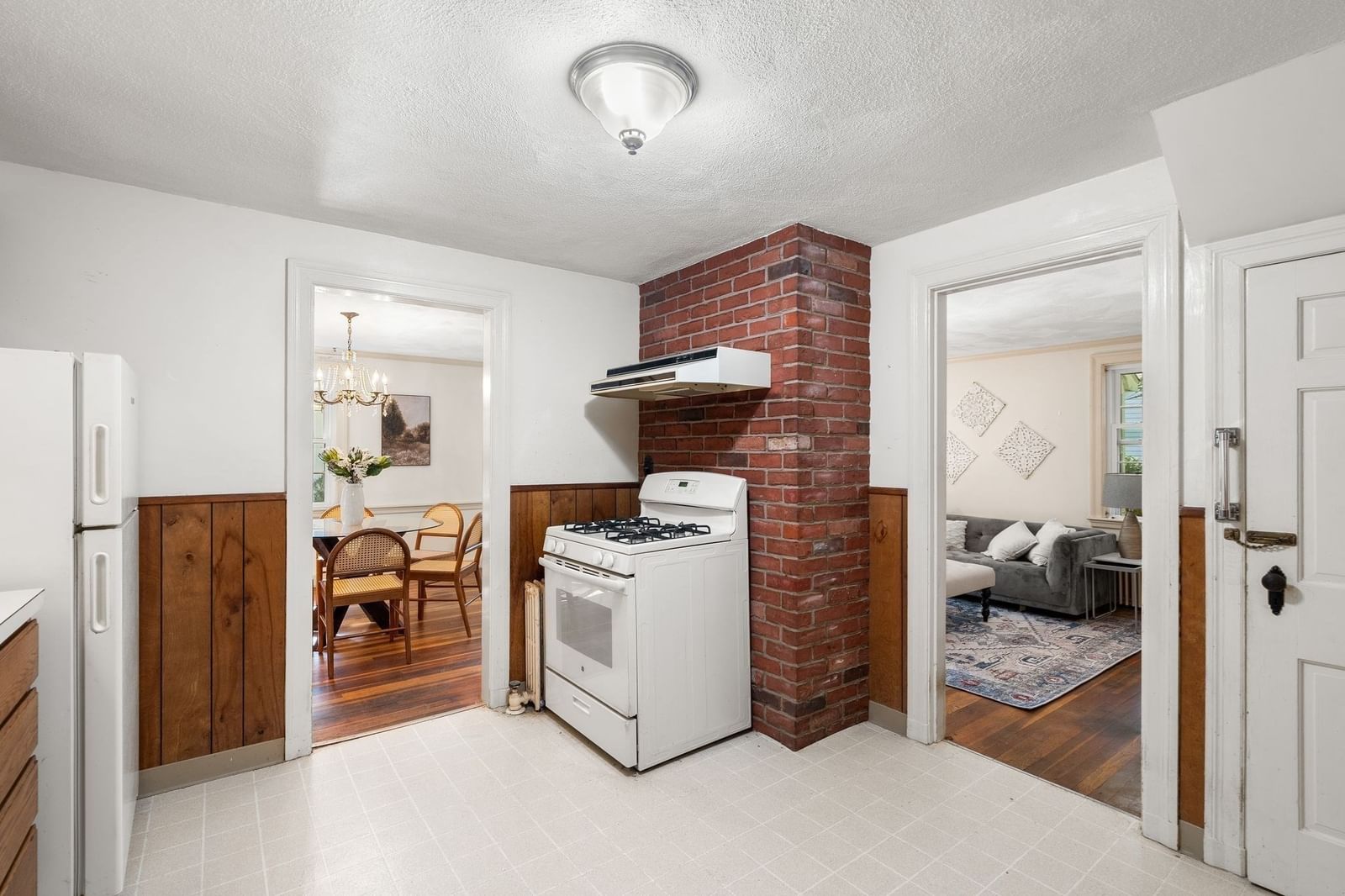 51 Iroquois Road Arlington — Photo 16 of 34
