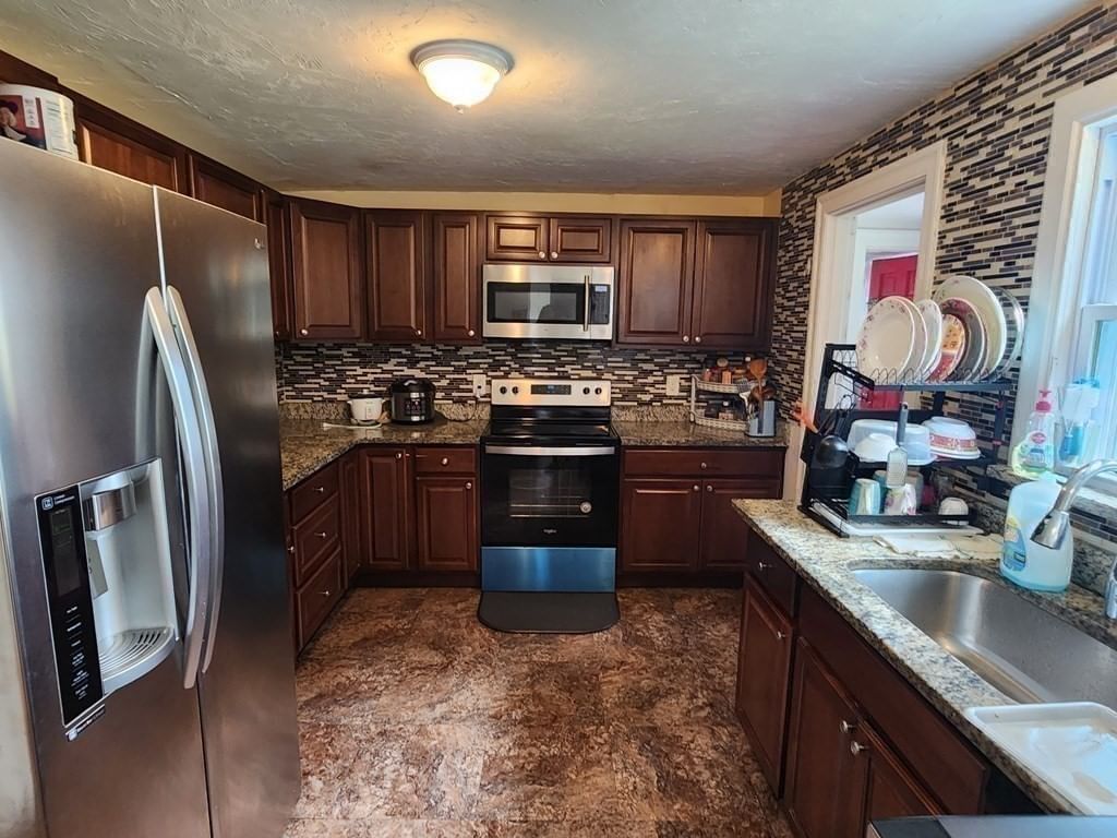 203 Burncoat St Worcester — Photo 13 of 41