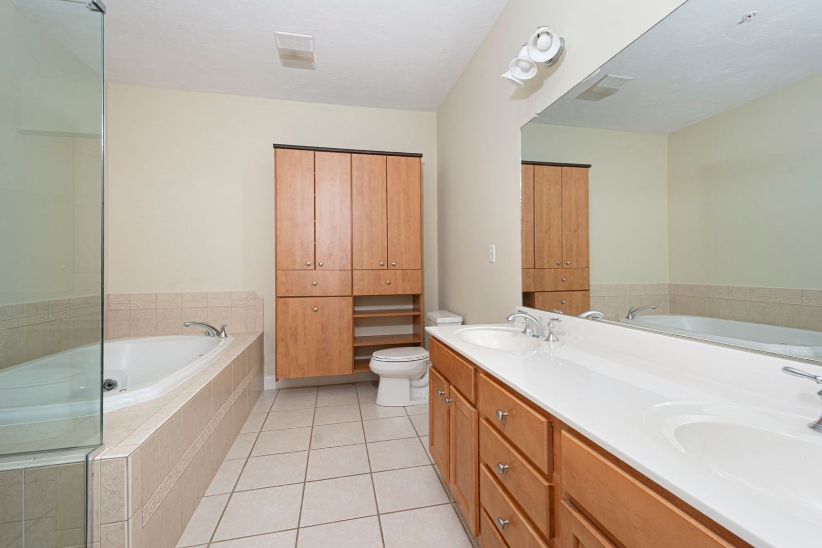 308 Sprucewood Ln #308 Clinton — Photo 14 of 24