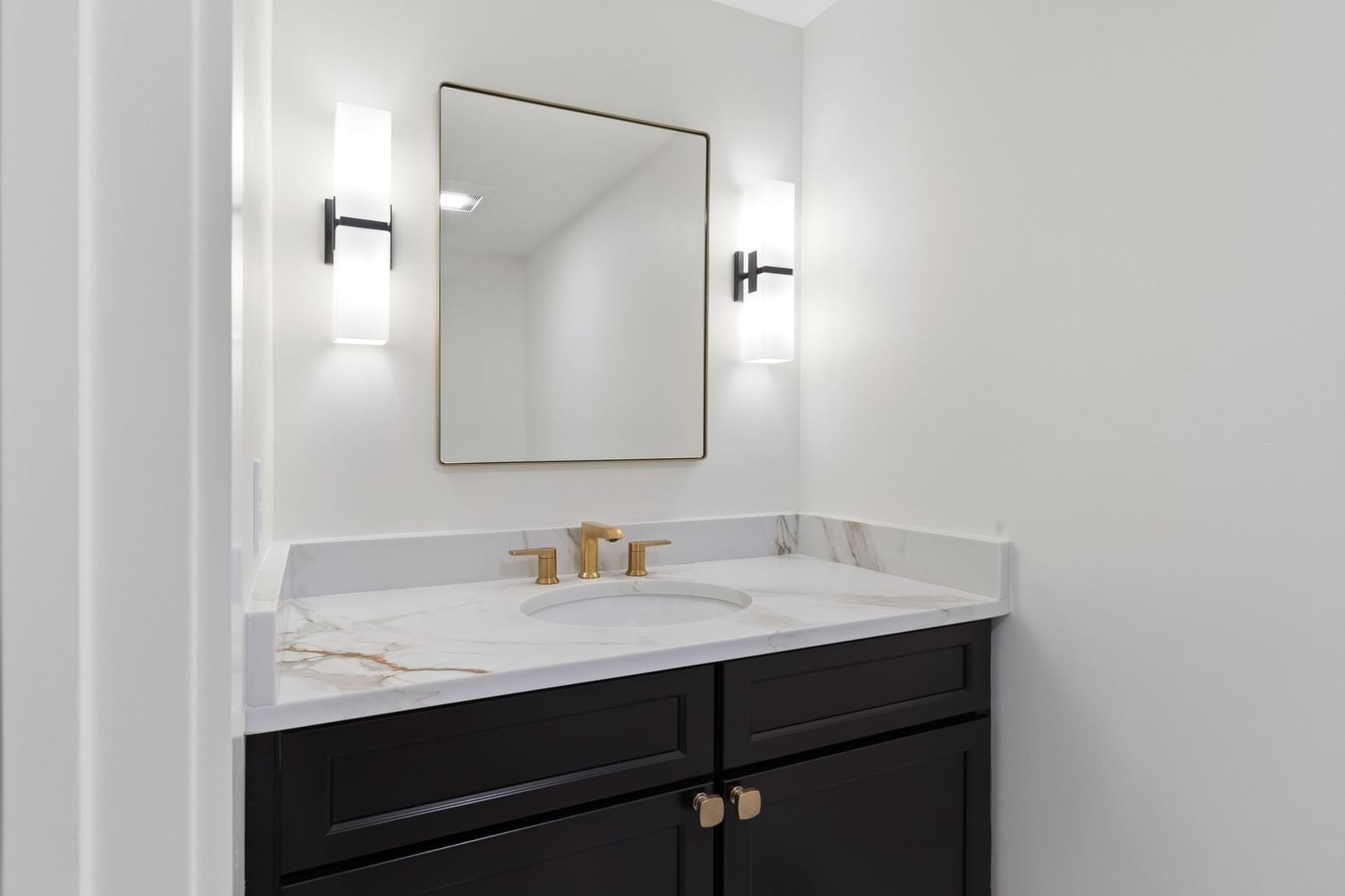53 Hodge Rd Arlington — Photo 18 of 42