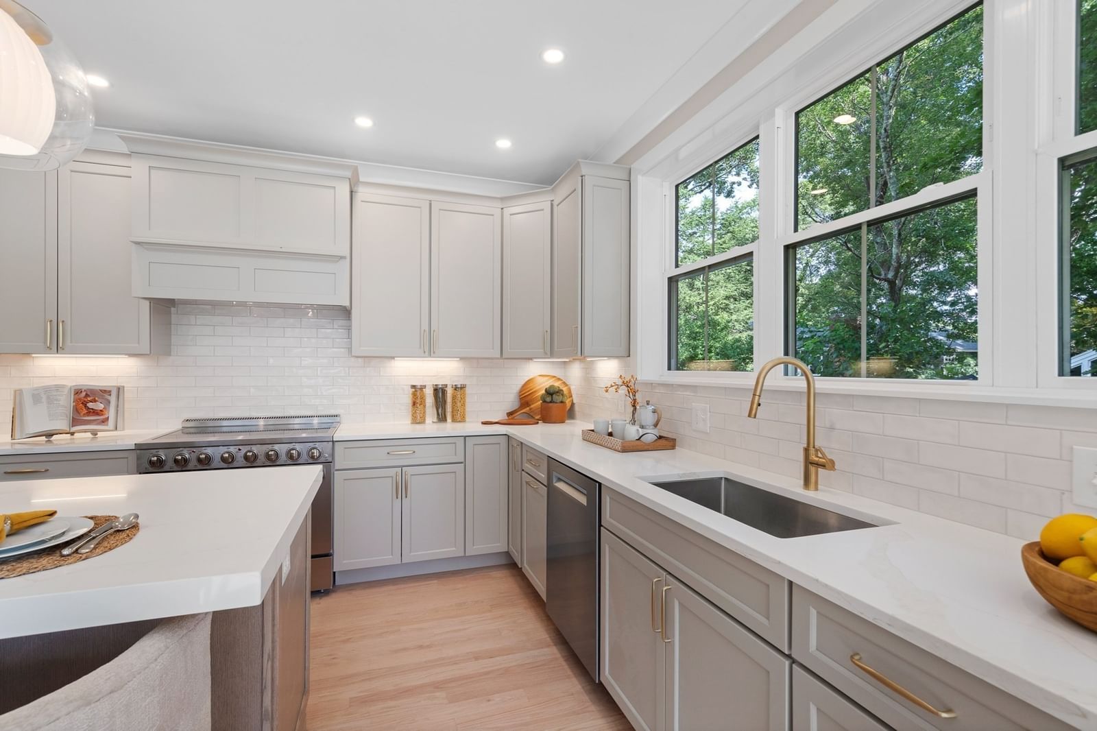53 Hodge Rd Arlington — Photo 7 of 42