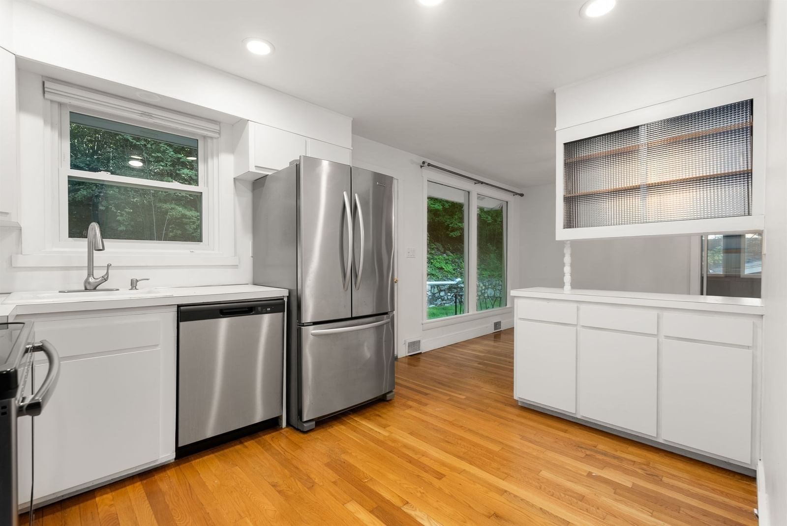 109 Wallis Road Brookline — Photo 7 of 13