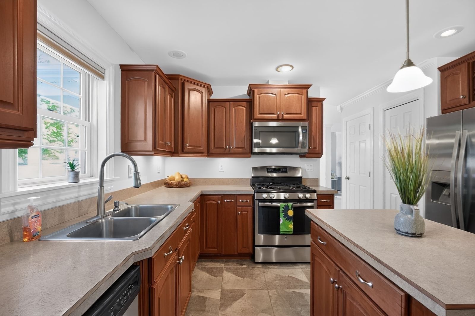 2 Leslie Court Rockland — Photo 17 of 32