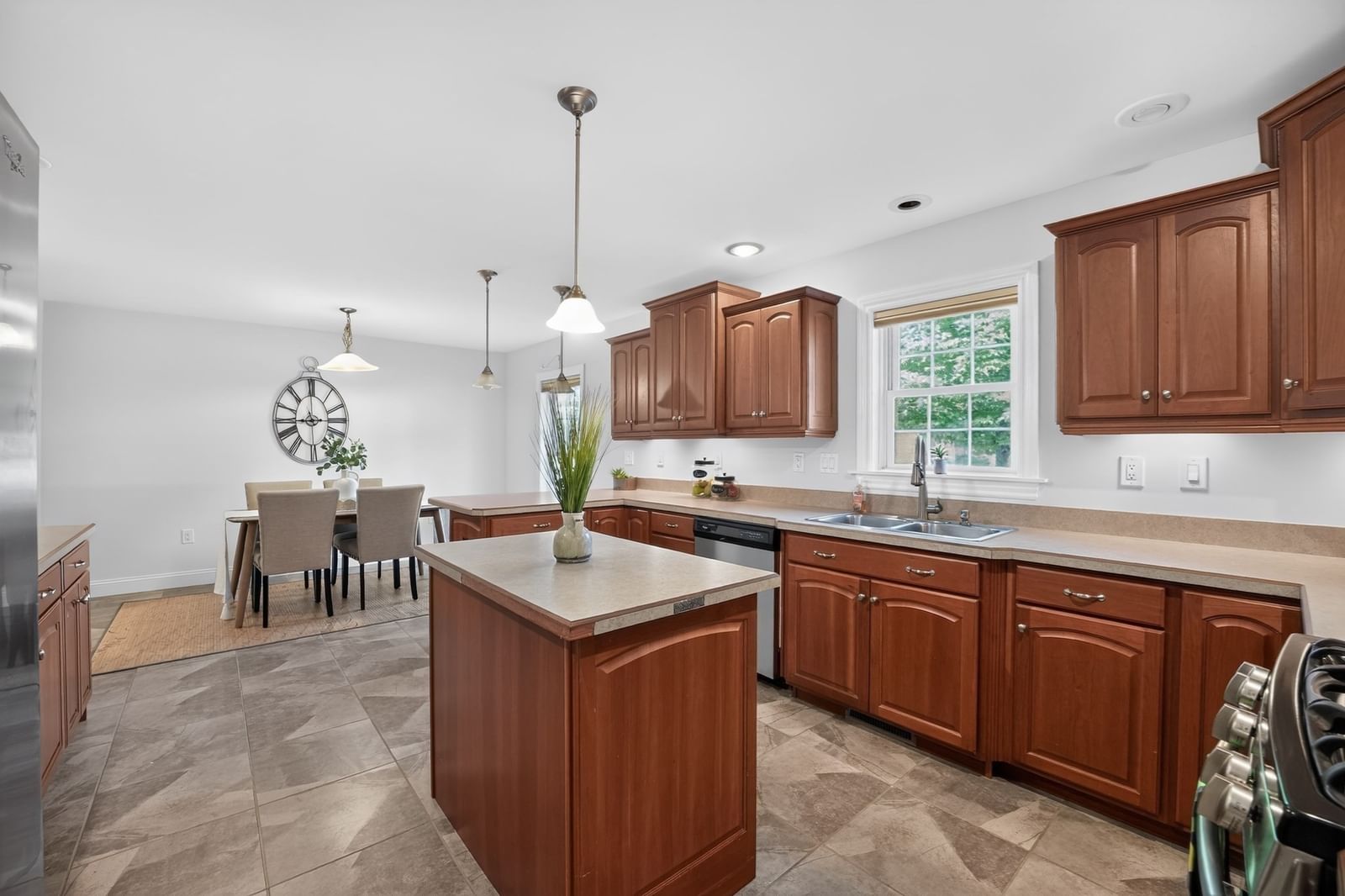 2 Leslie Court Rockland — Photo 24 of 32