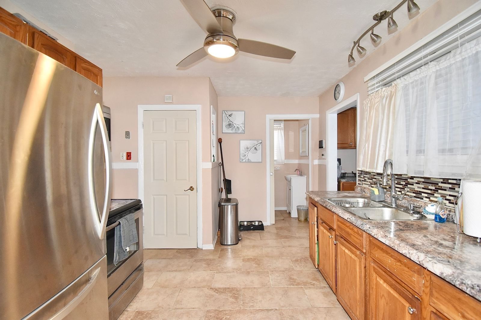 1245 Bay St Springfield — Photo 9 of 38