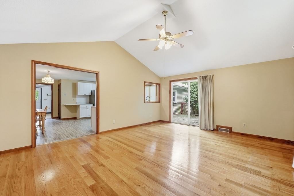 617 River Rd Agawam — Photo 11 of 30