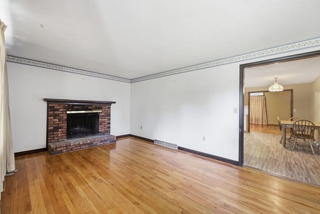 617 River Rd Agawam — Photo 3 of 30