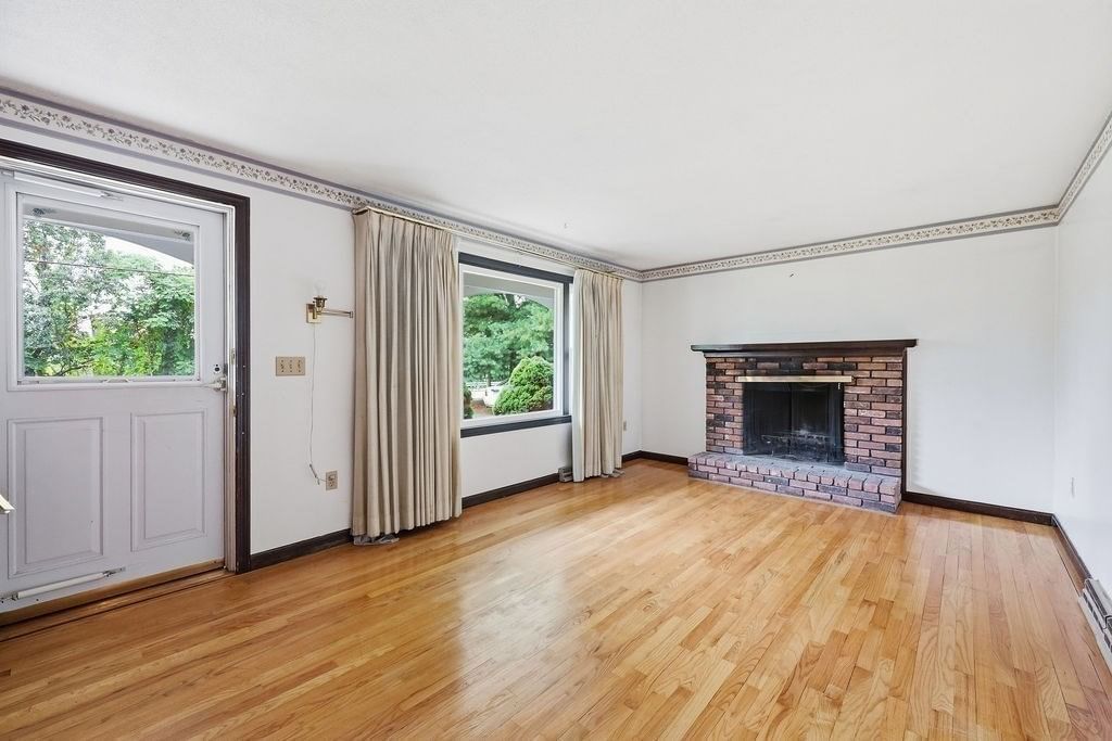 617 River Rd Agawam — Photo 4 of 30