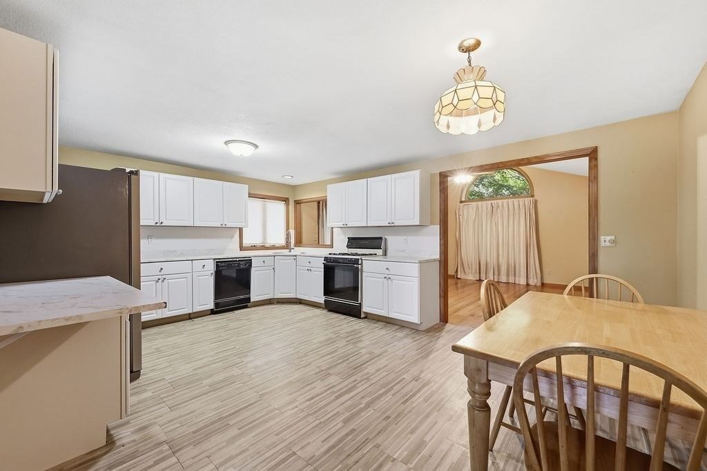 617 River Rd Agawam — Photo 5 of 30