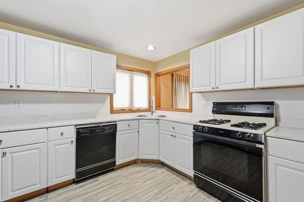 617 River Rd Agawam — Photo 8 of 30